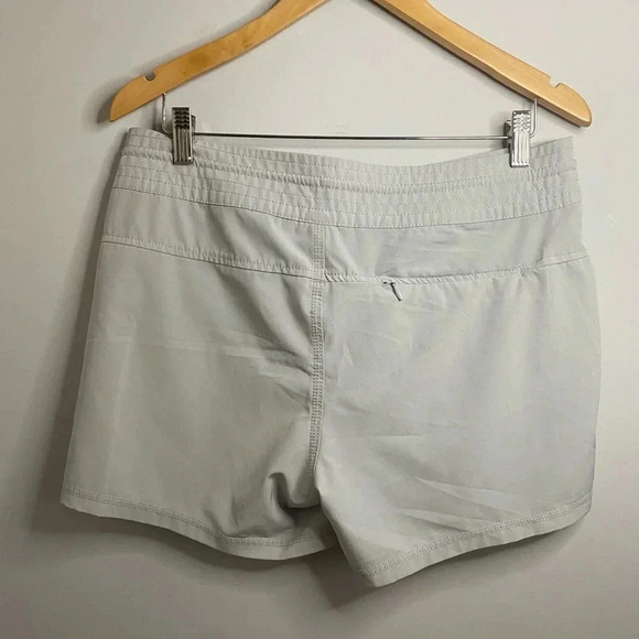 💚 Athletic works - Light Grey shorts - light weight fabric - medium - Picture 3 of 8